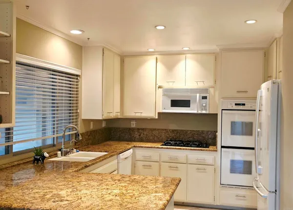 $832,000 | 27211 Capote De Pass, Unit C, San Juan Capistrano, CA 92675