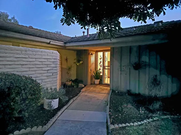$832,000 | 27211 Capote De Pass, Unit C, San Juan Capistrano, CA 92675