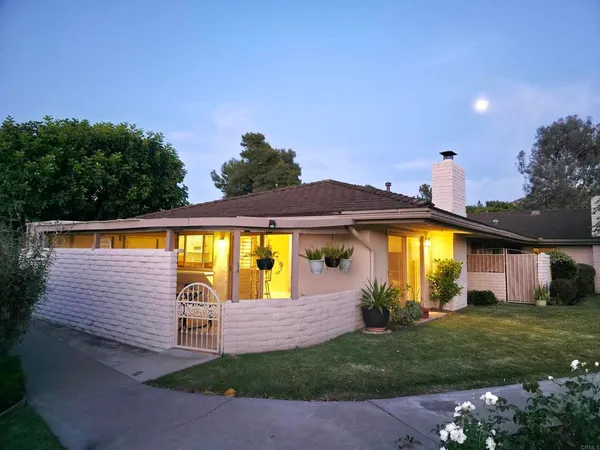 $832,000 | 27211 Capote De Pass, Unit C, San Juan Capistrano, CA 92675