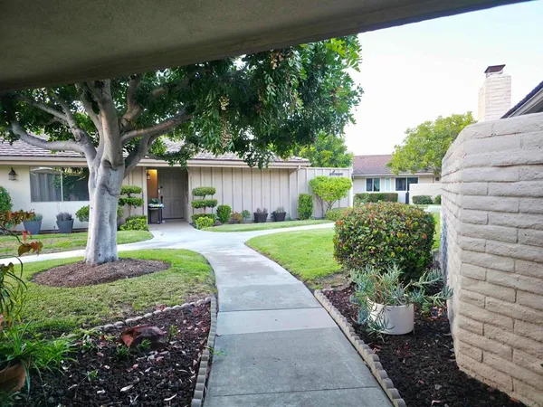 $832,000 | 27211 Capote De Pass, Unit C, San Juan Capistrano, CA 92675
