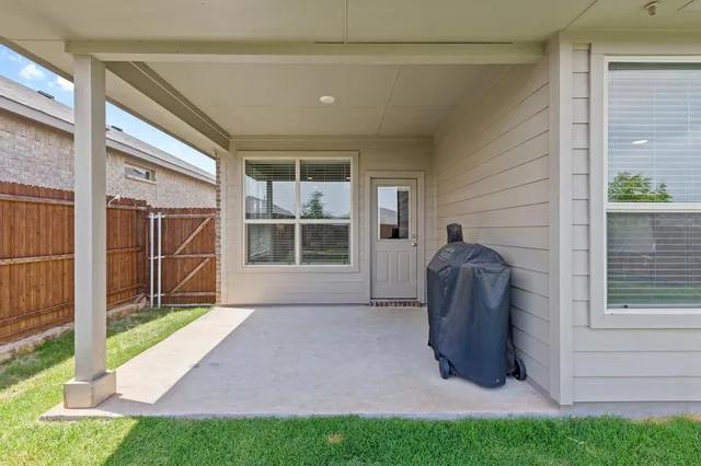 a view of a house with backyard and porch