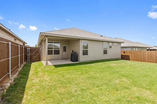 a view of a house with backyard and porch