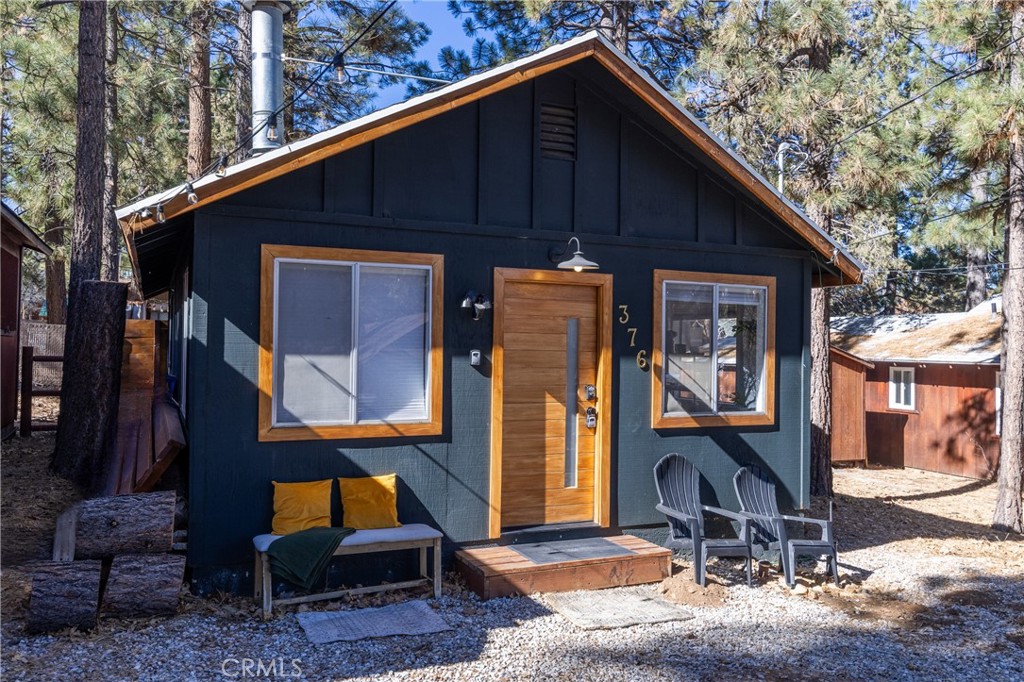 376 Riverside Avenue Sugarloaf, CA 92386 - Photo 3 of 28 a front view of a house with balcony