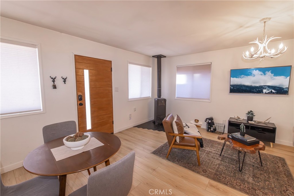 376 Riverside Avenue Sugarloaf, CA 92386 - Photo 5 of 28 a living room with furniture and a flat screen tv