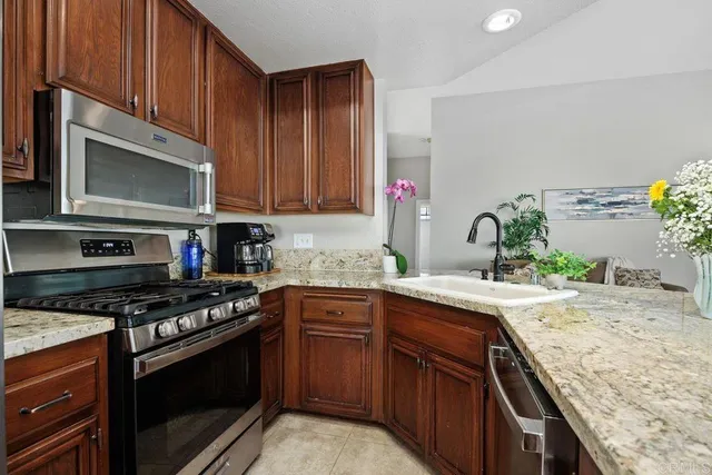 $837,500 | 1745 Crystal Ridge Way, Vista, CA 92081