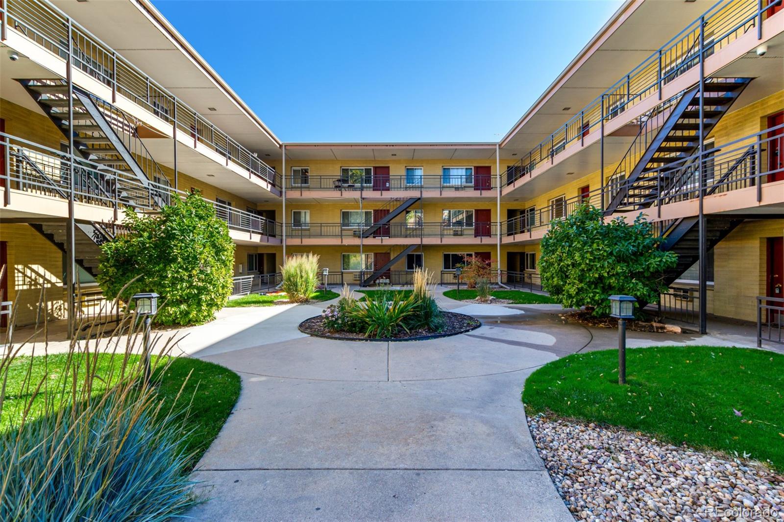 830 20th Street, Unit 206 Boulder, CO 80302 - Photo 25 of 27 a view of a building with a garden