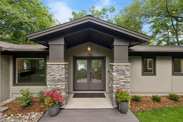 $2,000,000 | 280 Cove Road, Hudson, WI 54016