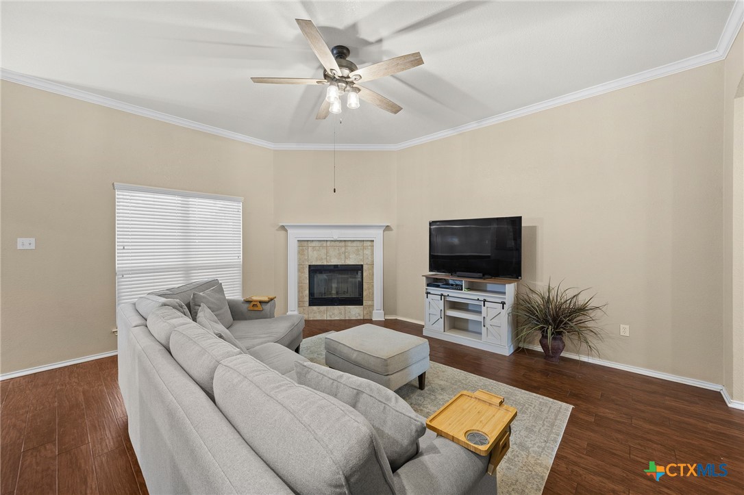 910 Neuberry Cliffe Temple, TX 76502 - Photo 8 of 32 a living room with furniture and a flat screen tv
