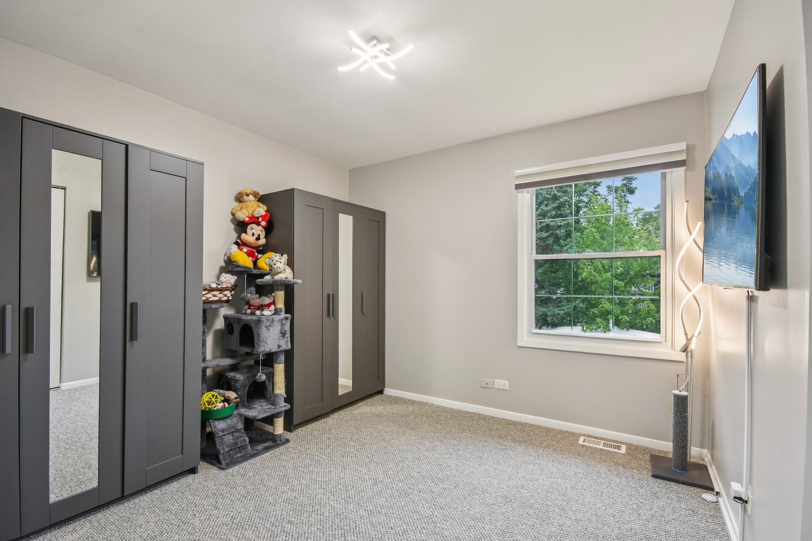 1860 Burr Ridge Drive Hoffman Estates, IL 60192 - Photo 16 of 34 an empty room with windows and closet