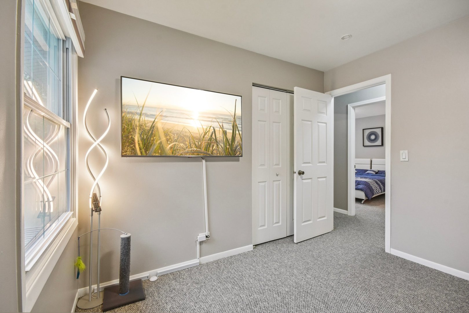 1860 Burr Ridge Drive Hoffman Estates, IL 60192 - Photo 17 of 34 a view of a room with gym equipment