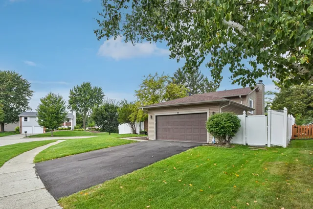 $545,000 | 1860 Burr Ridge Drive, Hoffman Estates, IL 60192