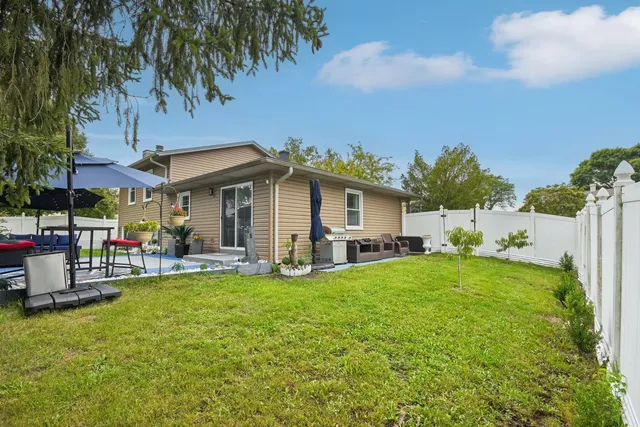 $545,000 | 1860 Burr Ridge Drive, Hoffman Estates, IL 60192