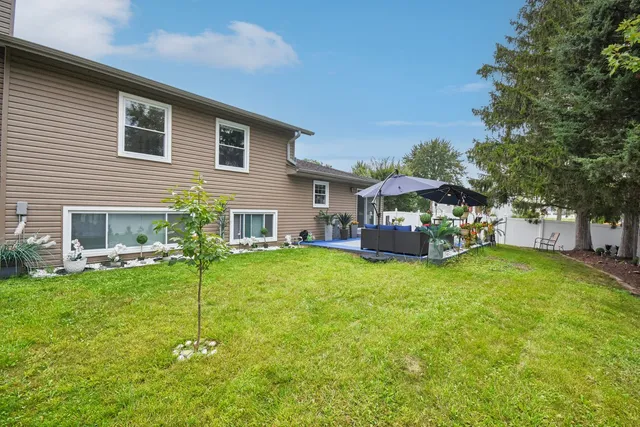 $545,000 | 1860 Burr Ridge Drive, Hoffman Estates, IL 60192