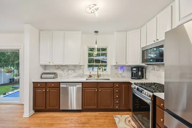 $545,000 | 1860 Burr Ridge Drive, Hoffman Estates, IL 60192