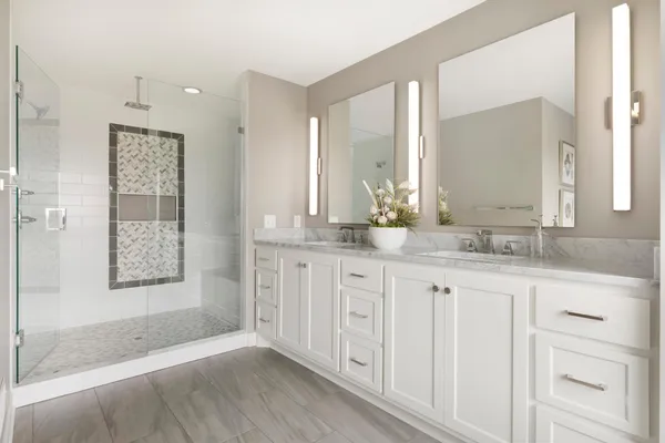 $2,750,000 | 18780 Minnetonka Boulevard, Deephaven, MN 55391