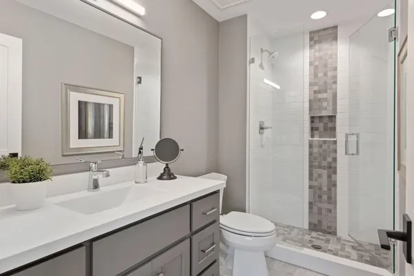 $2,750,000 | 18780 Minnetonka Boulevard, Deephaven, MN 55391