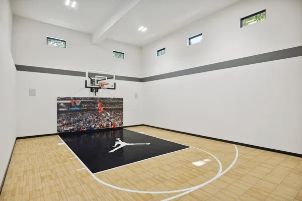 $2,750,000 | 18780 Minnetonka Boulevard, Deephaven, MN 55391