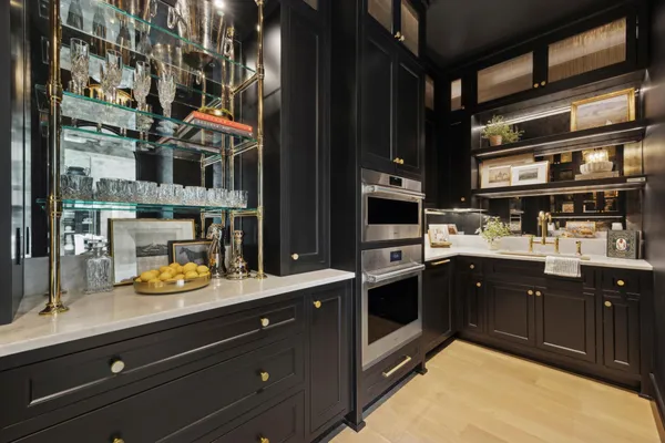 $2,750,000 | 18780 Minnetonka Boulevard, Deephaven, MN 55391