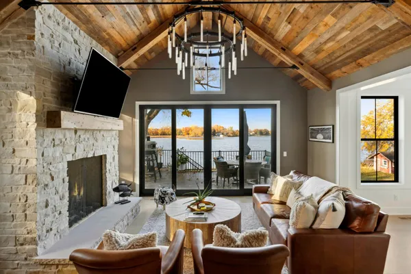 $2,750,000 | 18780 Minnetonka Boulevard, Deephaven, MN 55391