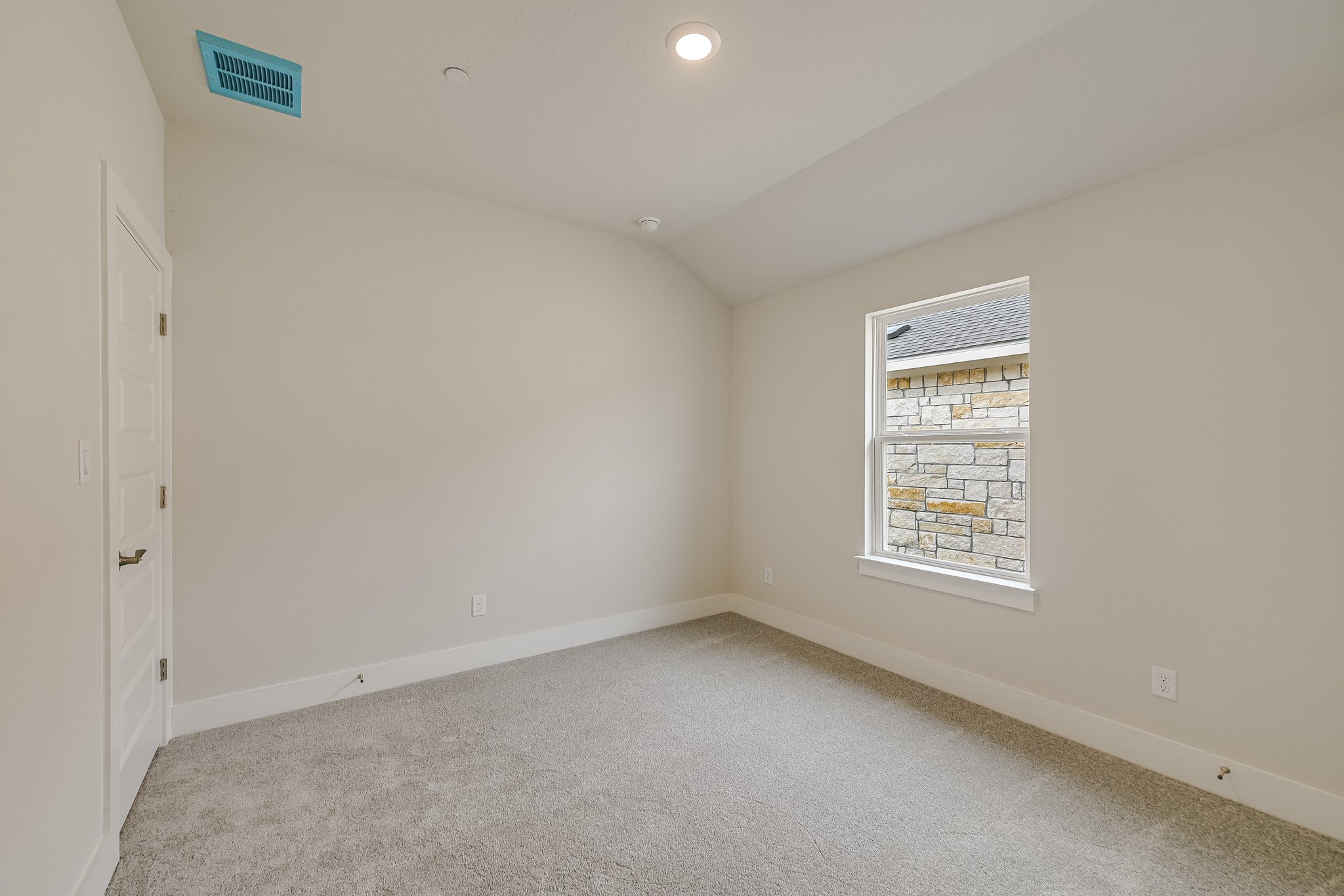 17306 Hattie Trace Austin, TX 78738 - Photo 18 of 37 an empty room with a window