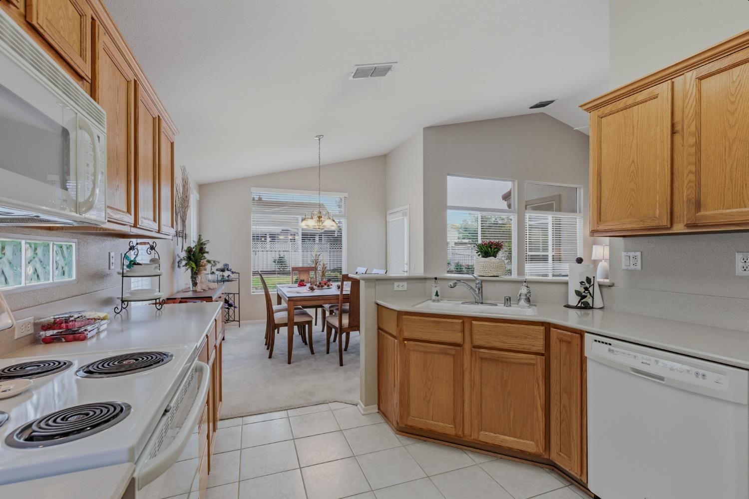 7532 Timberrose Way Roseville, CA 95747 - Photo 12 of 42