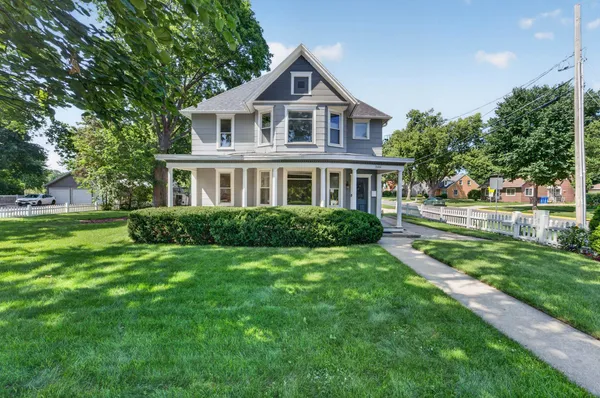 $637,900 | 7404 University Avenue, Middleton, WI 53562