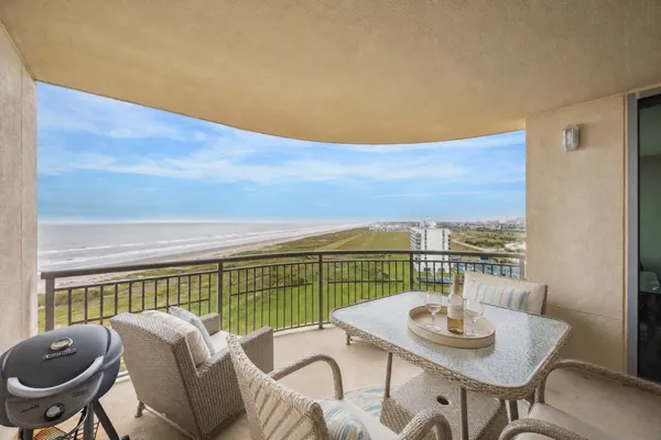 $925,000 | 801 East Beach Drive, Unit TW0908, Galveston, TX 77550
