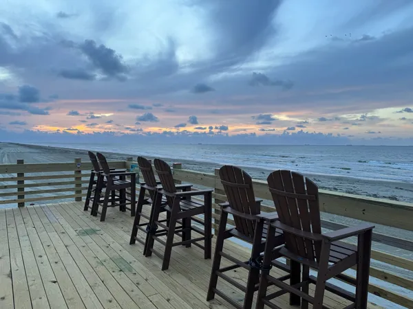 $925,000 | 801 East Beach Drive, Unit TW0908, Galveston, TX 77550