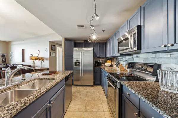 $925,000 | 801 East Beach Drive, Unit TW0908, Galveston, TX 77550