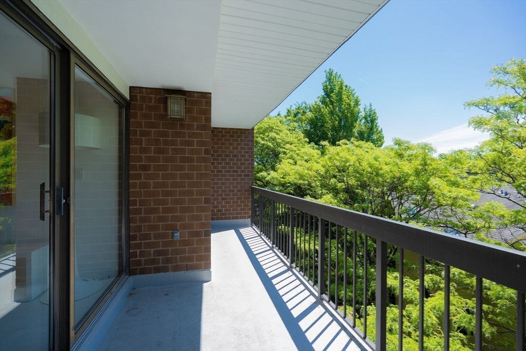 1265 Beacon Street, Unit 702 Brookline, MA 02446 - Photo 14 of 29