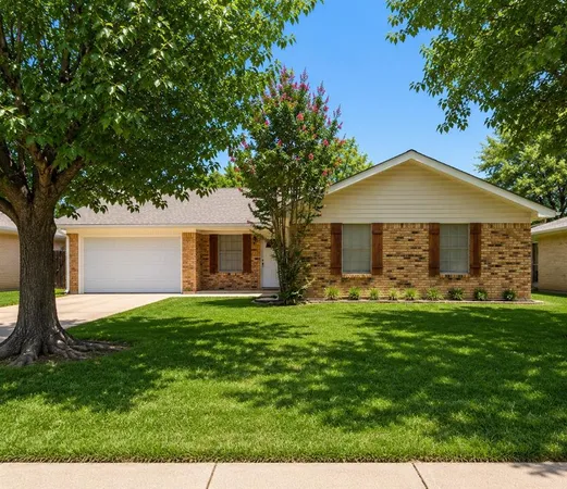 $314,900 | 900 Prestwick Street, Bedford, TX 76022