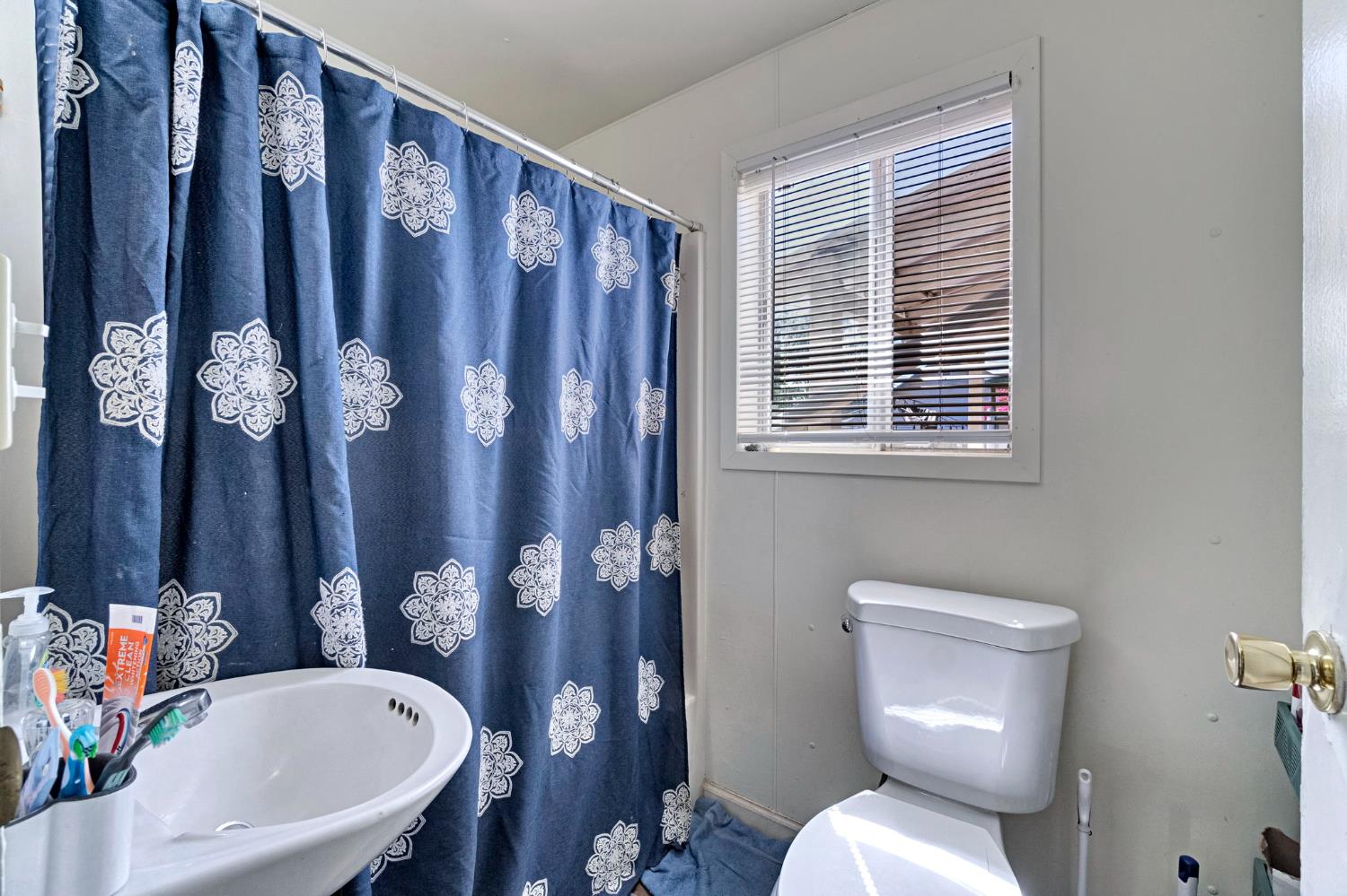 516 West 7th Street Madera, CA 93637 - Photo 19 of 34