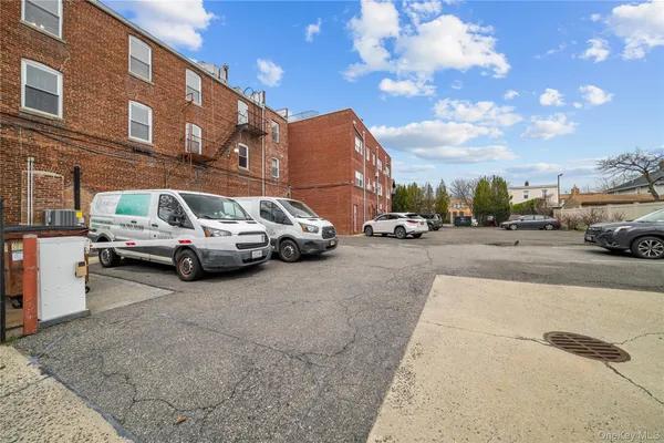 $2,950 | 410 Jericho Turnpike, Unit 3A, New Hyde Park, NY 11040