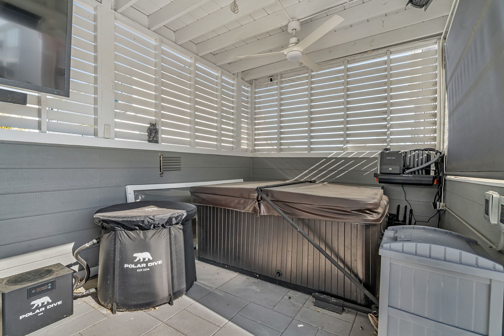 16230 Lake View Road Plainfield, IL 60586 - Photo 57 of 62 a utility room with dryer and washer