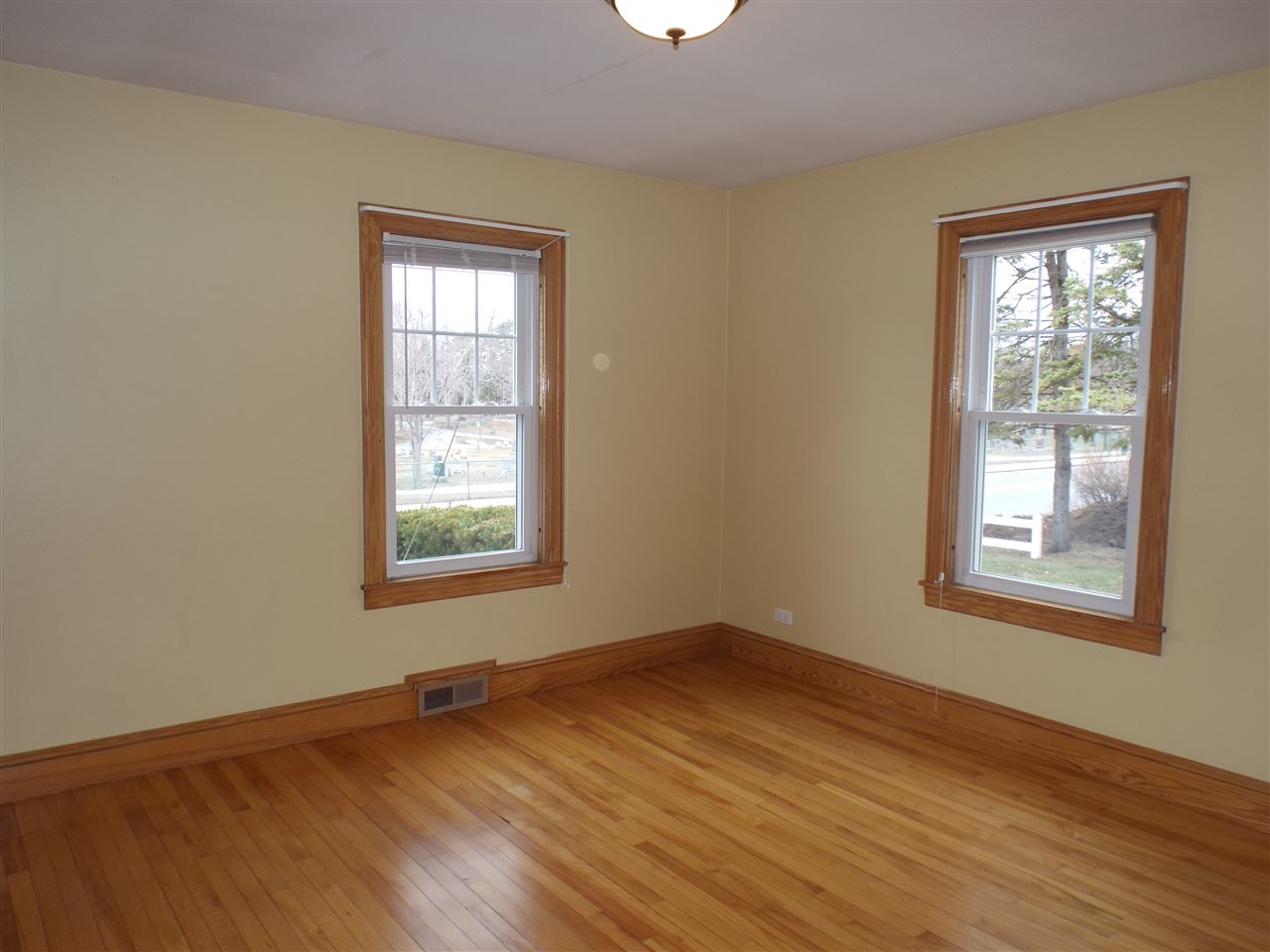603 Calef Road Manchester, NH 03103 - Photo 4 of 18