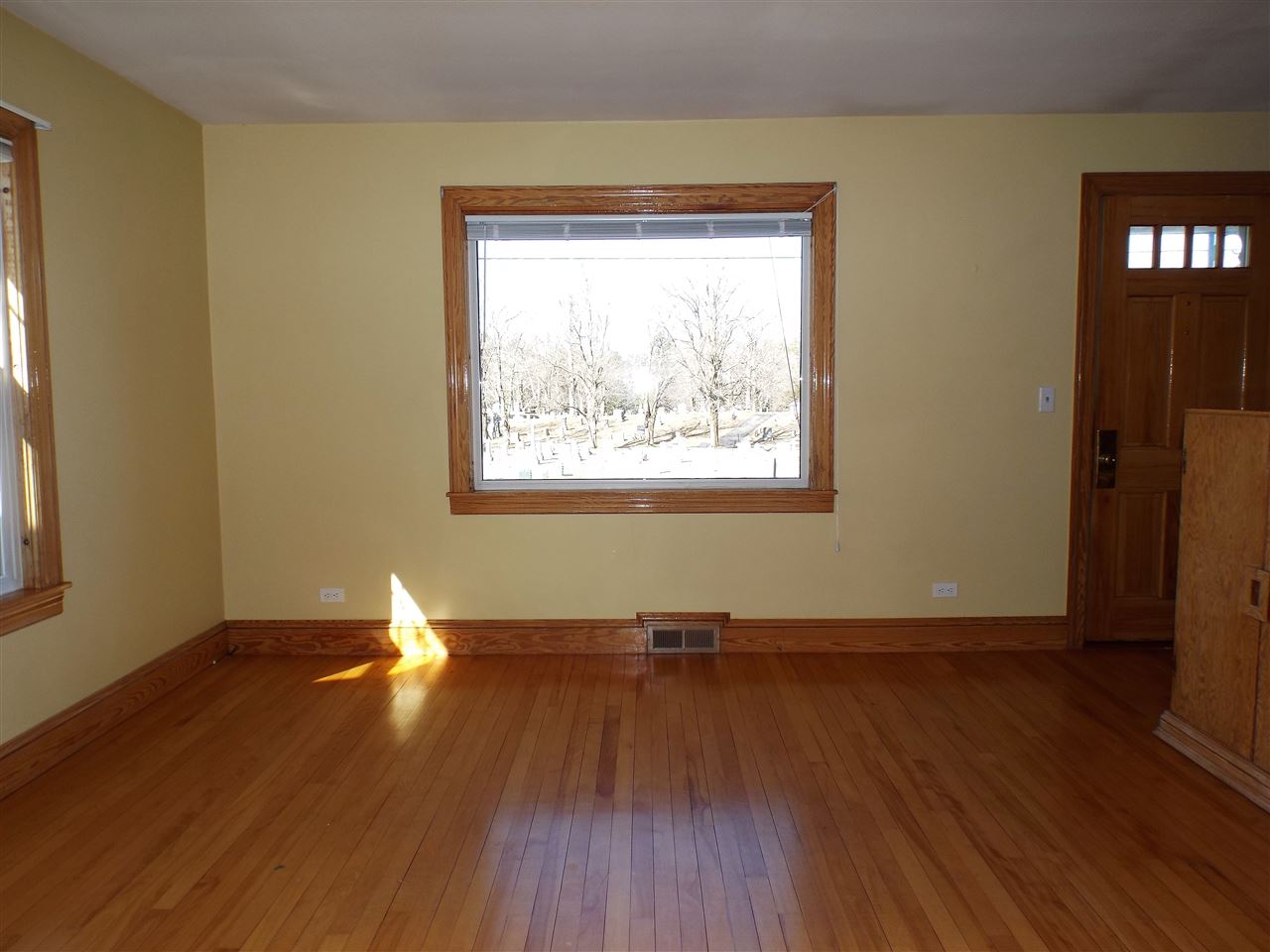 603 Calef Road Manchester, NH 03103 - Photo 6 of 18