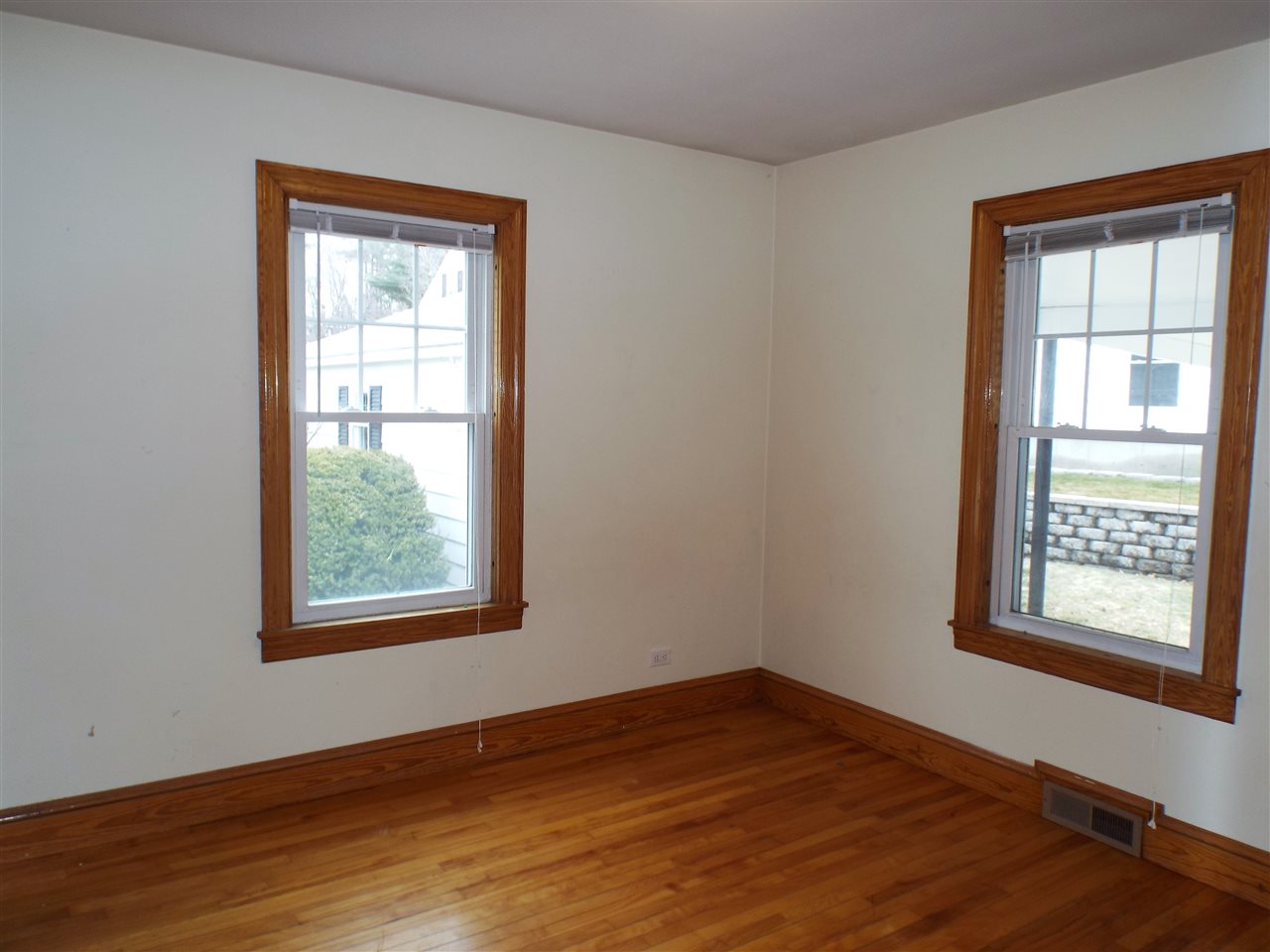 603 Calef Road Manchester, NH 03103 - Photo 7 of 18