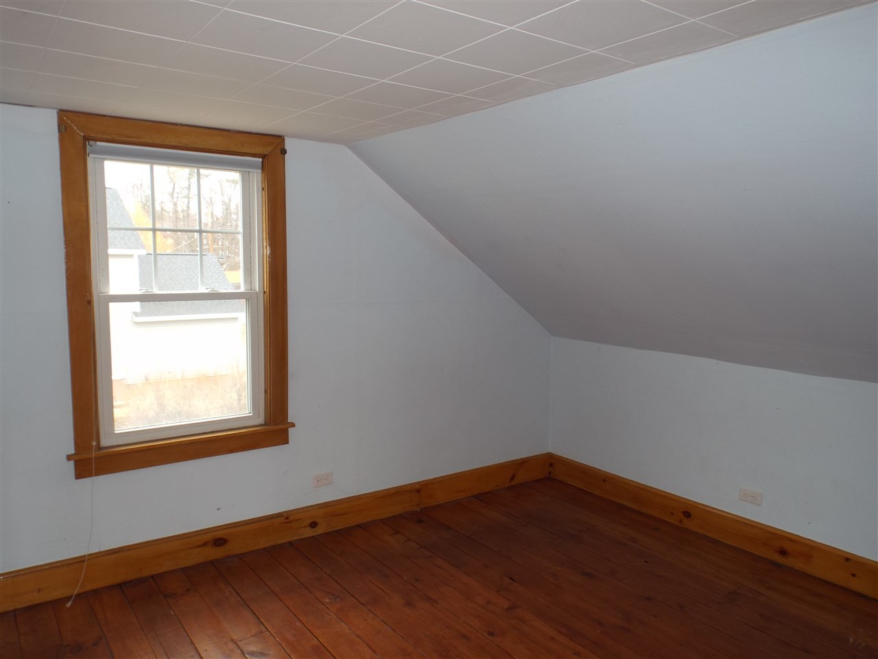 603 Calef Road Manchester, NH 03103 - Photo 9 of 18