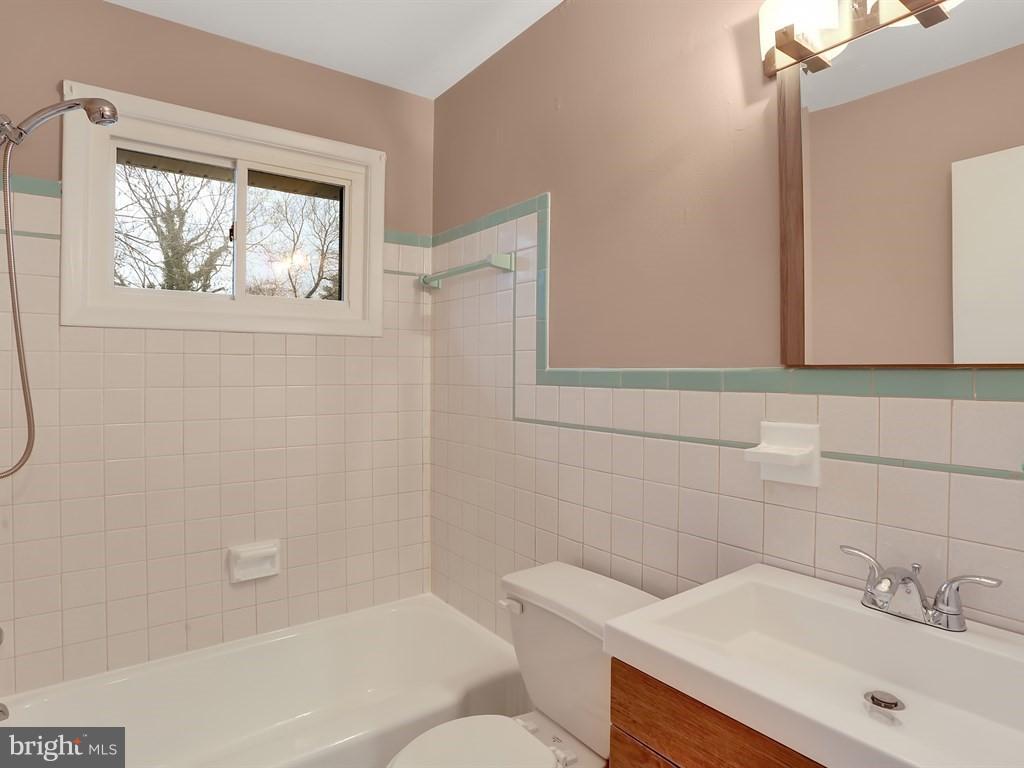 4612 Sharon Road Temple Hills, MD 20748 - Photo 13 of 22 Bath