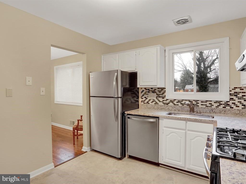 4612 Sharon Road Temple Hills, MD 20748 - Photo 7 of 22 Kitchen