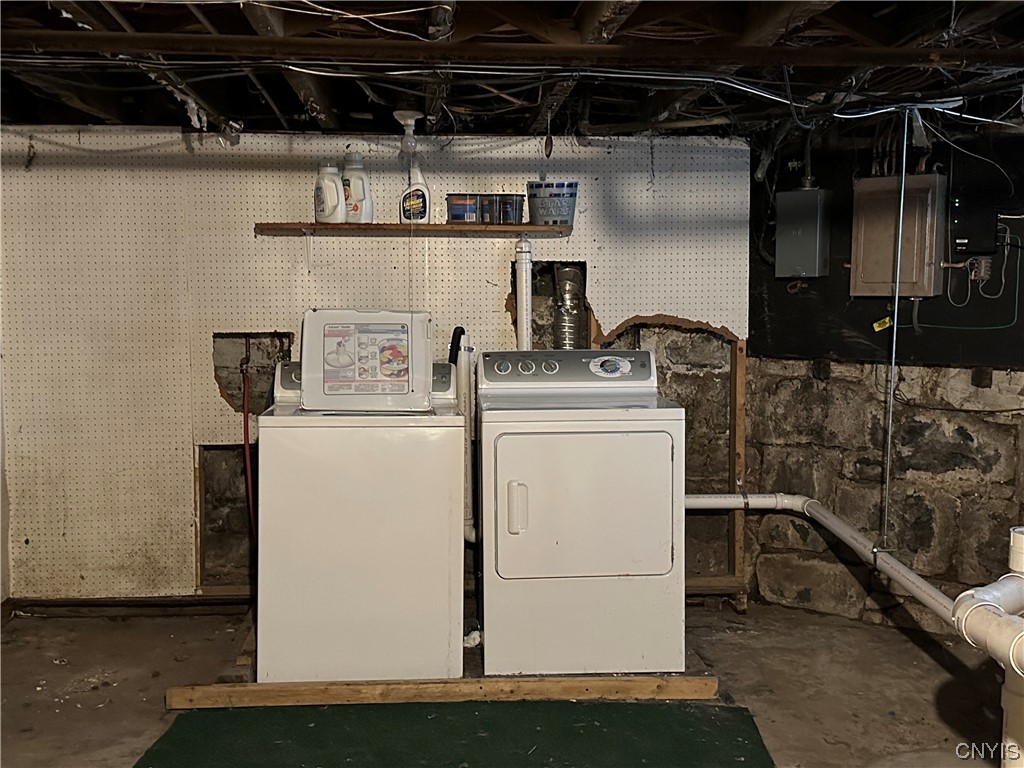 3 Chestnut Street Auburn, NY 13021 - Photo 26 of 30 Washer-dryer stay