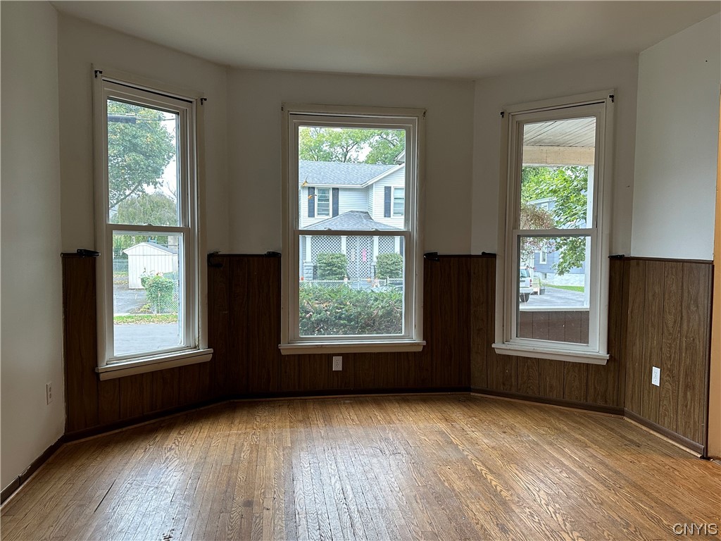 3 Chestnut Street Auburn, NY 13021 - Photo 5 of 30 Front living room