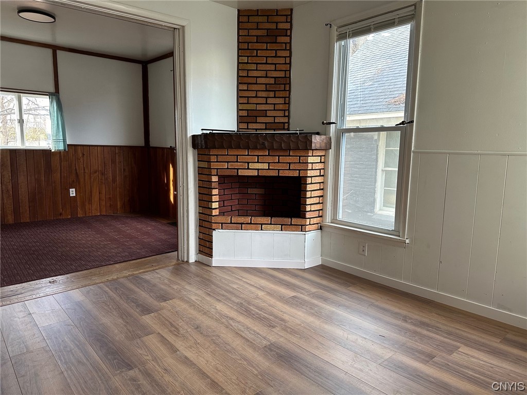 3 Chestnut Street Auburn, NY 13021 - Photo 7 of 30 Middle room .perfect spot for an electric fireplac