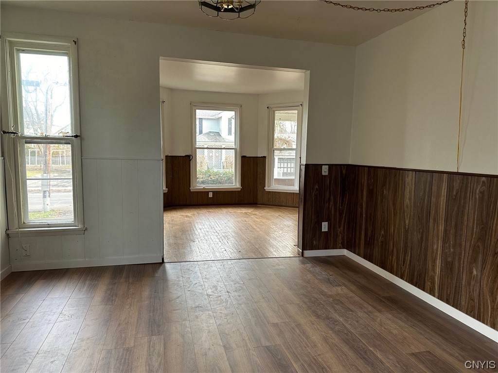 3 Chestnut Street Auburn, NY 13021 - Photo 8 of 30 Middle room