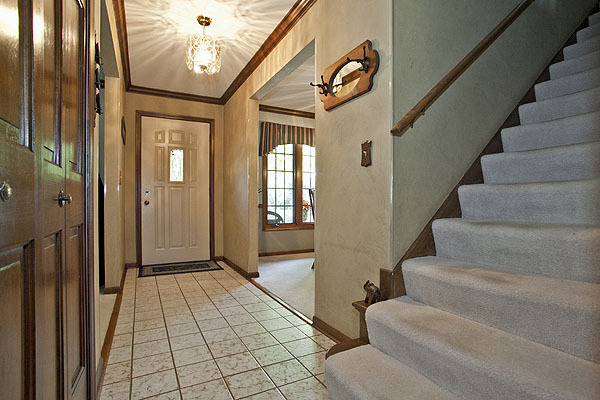 1424 Chestnut Ridge Drive Naperville, IL 60540 - Photo 3 of 25