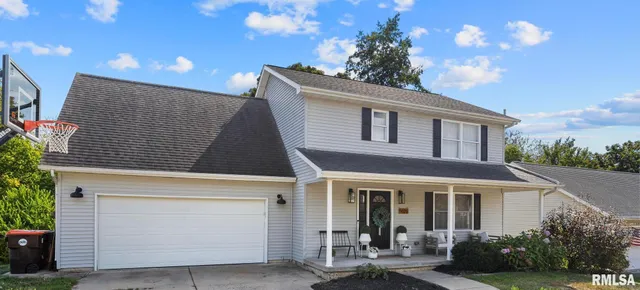 $299,900 | 5926 West Ridgecrest Circle, Peoria, IL 61615