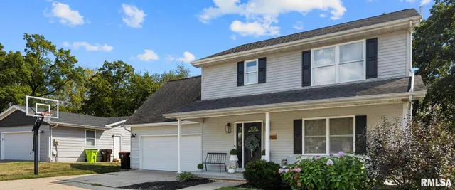 $299,900 | 5926 West Ridgecrest Circle, Peoria, IL 61615