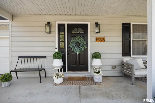 $299,900 | 5926 West Ridgecrest Circle, Peoria, IL 61615