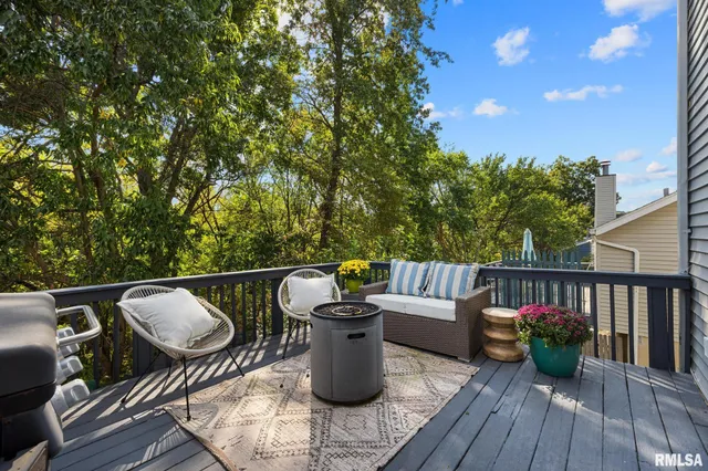 $299,900 | 5926 West Ridgecrest Circle, Peoria, IL 61615