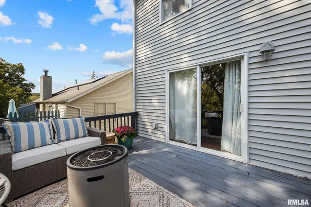 $299,900 | 5926 West Ridgecrest Circle, Peoria, IL 61615